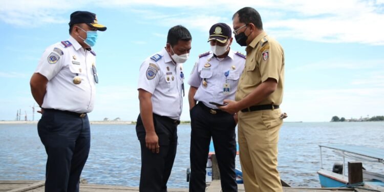 Danny Dorong Percepatan Pembangunan Pelabuhan Penyebarangan Lintas Provinsi Dermaga Pannyua - Utama Danny Dorong Percepatan Pembangunan Pelabuhan Penyebarangan Lintas Provinsi Dermaga Pannyua - Utama