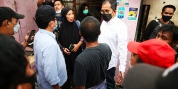 Tinjau Lokasi Kebakaran Tinumbu Danny Akan Aktifkan Kembali Pemadam Kebakaran Lorong