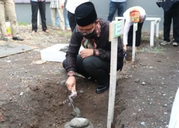 peletakan-batu-pertama-masjid-nisnawanty-danny-sebut-wajib-laksanakan-wasiat