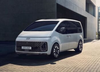 Hyundai-Staria-mpv-premium