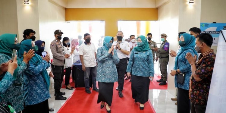 Dibuka Oleh Ketua TP PKK Kota Makassar, Gebyar Vaksinasi TP PKK Kecamatan Panakkukang Dihadiri 280 Orang Peserta - Utama
