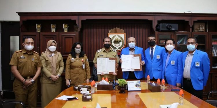 Lanjutkan Kerjasama Bidang Pendidikan, Danny Teken MoU Dengan Universitas Fajar - Utama