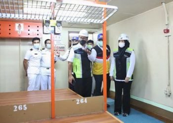 danny-dan-fatma-tinjau-fasilitas-kapal-pelni-untuk-isolasi-apung