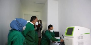 Danny Tinjau Lab PCR Makassar Recover Di RSUD Daya, Mampu Deteksi 4 Varian Baru Covid 19 - Utama