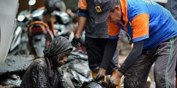 Dinas PU Makassar Benahi 42 Titik Drainase Sepanjang 2021 - Utama