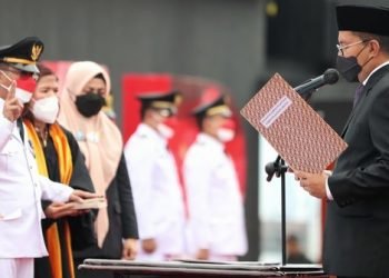 lantik-15-camat-wali-kota-danny-minta-tingkatkan-sinergitas-dan-rangkul-semua-pihak