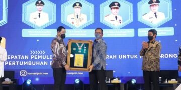 Danny Pomanto Terima Penghargaan Kartika Pamong Praja Muda Dari IPDN - Utama