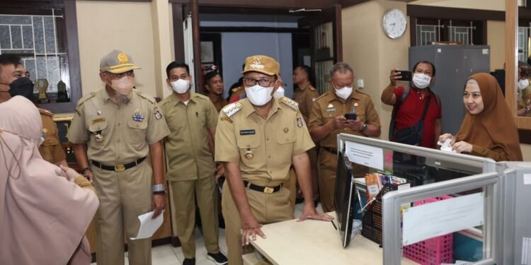 Hari Pertama Masuk Kerja, Danny Sidak di Bappeda Aman Terkendali - Utama