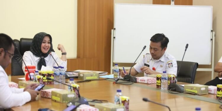 Tindak Lanjut Rembuk Stunting 3 Fatmawati Rusdi Minta UpDate Data Kasus Stunting - Utama