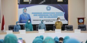 TP PKK Kota Makassar Beri Pembinaan Administrasi Keuangan