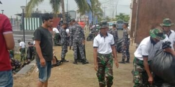 Jaga Kebersihan Laut dan Pesisir, DLH Makassar Berkolaborasi Dengan Lantamal  - Utama