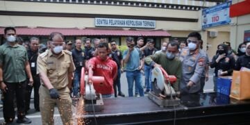 Hadiri Pemusnahan 940 Buah Sajam, Danny : Pembusuran di Makassar Berkurang - Utama