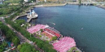 Peringatan HUT RI Ke 77 di Makassar, 5.005 Meter Bendera Merah Putih Selimuti Anjungan Pantai Losari - Utama