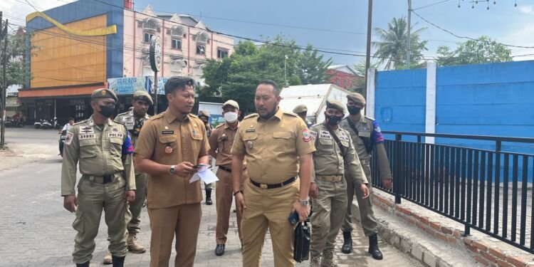 Camat Panakkukang Tinjau Fasum Yang Di Pagari “Oknum” Berikan Surat Teguran - Utama