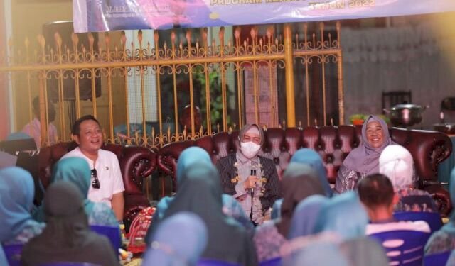 TP PKK Kota Makassar Gelar Sosialisasi Keluarga Indonesia Sejahtera dan Harmonis - Utama