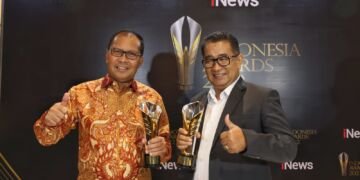 Indonesia Award 2022, Danny Pomanto Terima Penghargaan Excellent Innovation In Sustainable Blue Economy - Utama