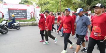 Danny Pomanto Lepas Peserta Jalan Sehat IKA Unhas Gowa - Utama