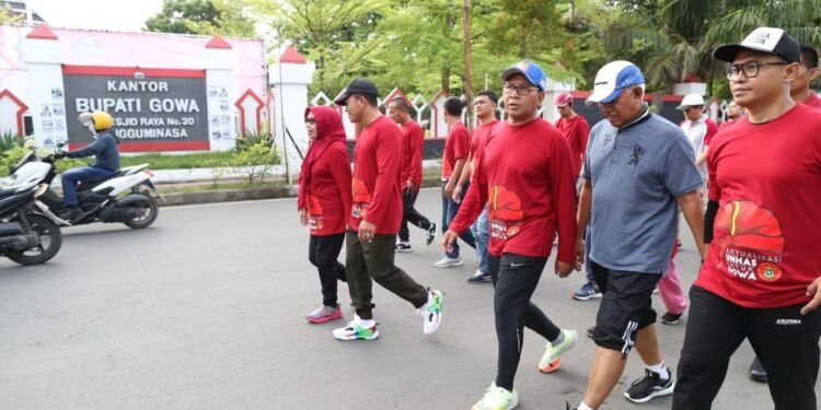 Danny Pomanto Lepas Peserta Jalan Sehat IKA Unhas Gowa - Utama