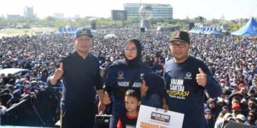 Hadiri Jalan Sehat Restorasi Partai NasDem, Danny Pomanto Sumbang Satu Unit Mobil - Utama