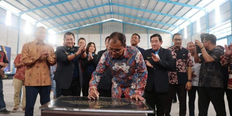 Grand Opening Pabrik Injeksi Plastik PT Graha Bintang Sumaindo, Danny Harap Kehidupan Pelaku Bank Sampah Lebih Hidup - Utama