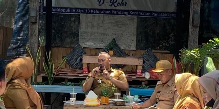 Kumpulkan Lurah, Camat Panakkukang Gelar Rapat Koordinasi Di Lorong Wisata Victor Harbor - Utama