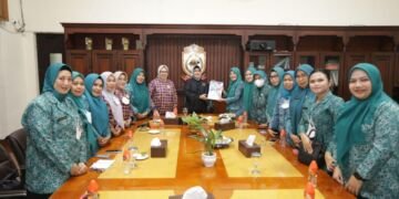 Indira Yusuf Ismail Lepas Tim Jambore TP PKK Kota Makassar - Utama