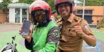 Camat Panakkukang dan Staf Gunakan Ojol Berangkat Ke Kantor - Utama