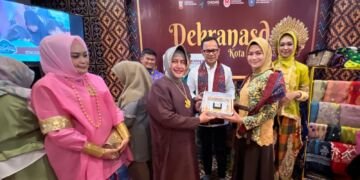Sarasehan Istri Wali Kota dan Expo Se Indonesia, Booth Makassar Pamerkan Produk Unggulan - Utama