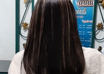 Smoothing dan Coloring Bersamaan Bisa Merusak Rambut?