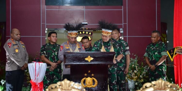 Kasal Laksamana Muhammad Ali Dampingi Panglima TNI dan Kapolri Resmikan Polda Papua - Utama Kasal Laksamana Muhammad Ali Dampingi Panglima TNI dan Kapolri Resmikan Polda Papua - Utama