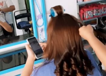 Cantik Banget! Hasil Layer Cutting, Pewarnaan Ombre dan Curly Styling