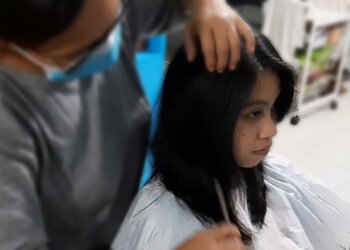 Cara Gunting Layer Rambut Kakak Cantik