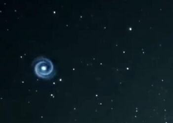 Spiral Biru Aneh Terlihat di Langit Hawai