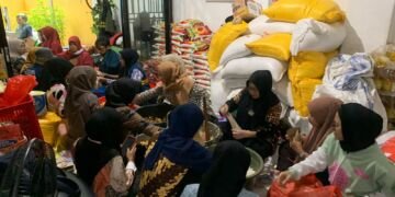 Dinas Sosial Makassar Siapkan 1.000 Paket Makanan Siap Saji Untuk Pengungsi Banjir - Utama