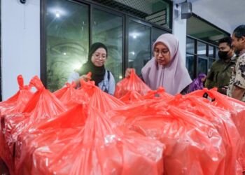 Diskominfo Makassar Salurkan 260 Paket Makanan untuk Pengungsi Banjir Tamalate