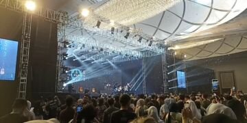 Penonton Larut Dalam “Tur Manusia 2023” Tulus