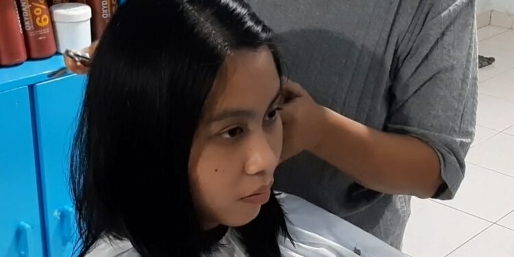 Cara Menggunting Rambut Model Medium Bob