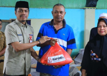 Kaban Bapenda Makassar Silaturahmi Ke Kelurahan Jongaya Sekaligus Serahkan Paket Sembako