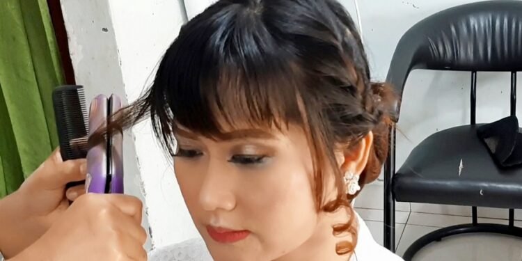 Bikin Curly Antena Bangs yang Lagi Tren Yuk! - Featured