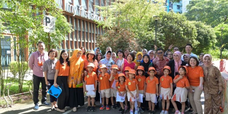 Bunda PAUD Kota Makassar Study Banding Bersama 32 Kepsek di Singapura - Featured