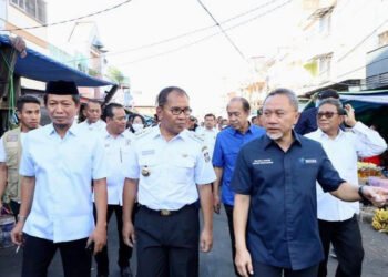 Zulkifli Hasan-Danny Pomanto Pantau Harga Pangan di Pasar Terong, Mendag: Terlalu Murah