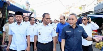 Zulkifli Hasan-Danny Pomanto Pantau Harga Pangan di Pasar Terong, Mendag: Terlalu Murah - Utama Zulkifli Hasan-Danny Pomanto Pantau Harga Pangan di Pasar Terong, Mendag: Terlalu Murah - Utama