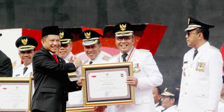 Mendagri Tito Sanjung Danny Pomanto Sukses Gelar Peringatan OTDA Secara Outdoor dengan Meriah - Featured