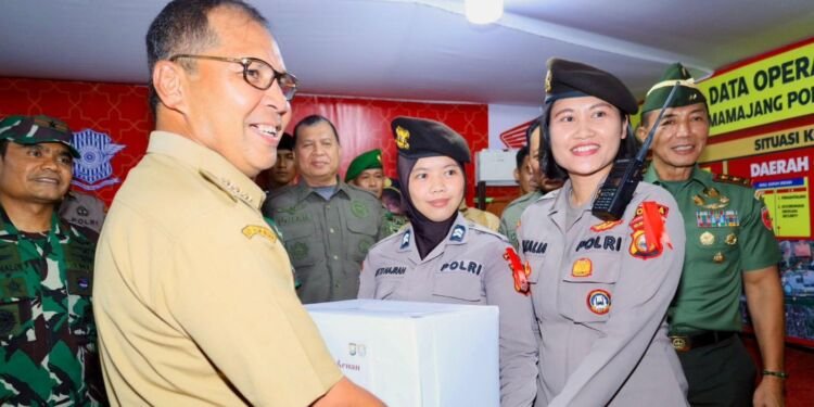 Malam Takbiran, Danny Pomanto Cek Pos Pengamanan Idul Fitri 1444 Hijriah - Utama