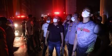 Sigap, Wali Kota Danny Pomanto Respon Cepat Musibah Kebakaran TSM Makassar - Utama