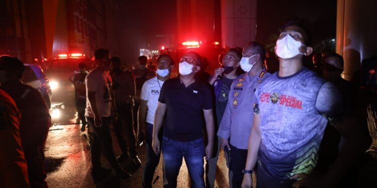 Sigap, Wali Kota Danny Pomanto Respon Cepat Musibah Kebakaran TSM Makassar Sigap, Wali Kota Danny Pomanto Respon Cepat Musibah Kebakaran TSM Makassar - Featured