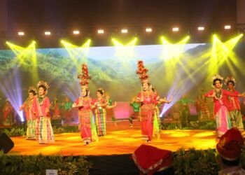 Pentas Budaya Tari Kalompoanna Hibur Ratusan Kepala Daerah Se Indonesia