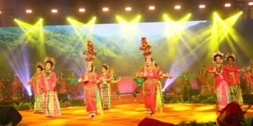 Pentas Budaya Tari Kalompoanna Hibur Ratusan Kepala Daerah Se Indonesia - Utama Pentas Budaya Tari Kalompoanna Hibur Ratusan Kepala Daerah Se Indonesia - Utama