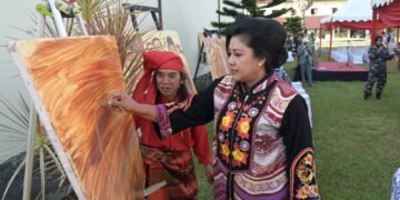 Ketua TP PKK Kota Makassar Sambut Kunjungan Istri Delegasi 36 Negara MNEK 2023 di Benteng Rotterdam - Utama