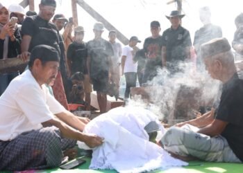 Danny Pomanto Pantau Progres Pembuatan Pinisi di CPI, Saksikan Prosesi Pemotongan Lunas Kapal
